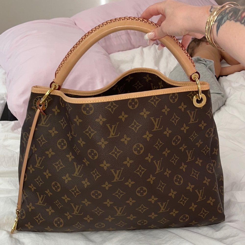 ❌sold❌ Louis Vuitton Artsy MM